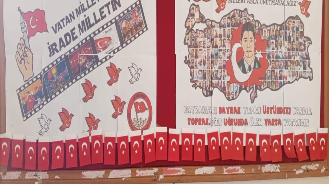 Okulumuzda 15 Temmuz Demokrasi Zaferi ve Şehitleri Anma Haftası Kutlama Etkinlikleri Yaptık.